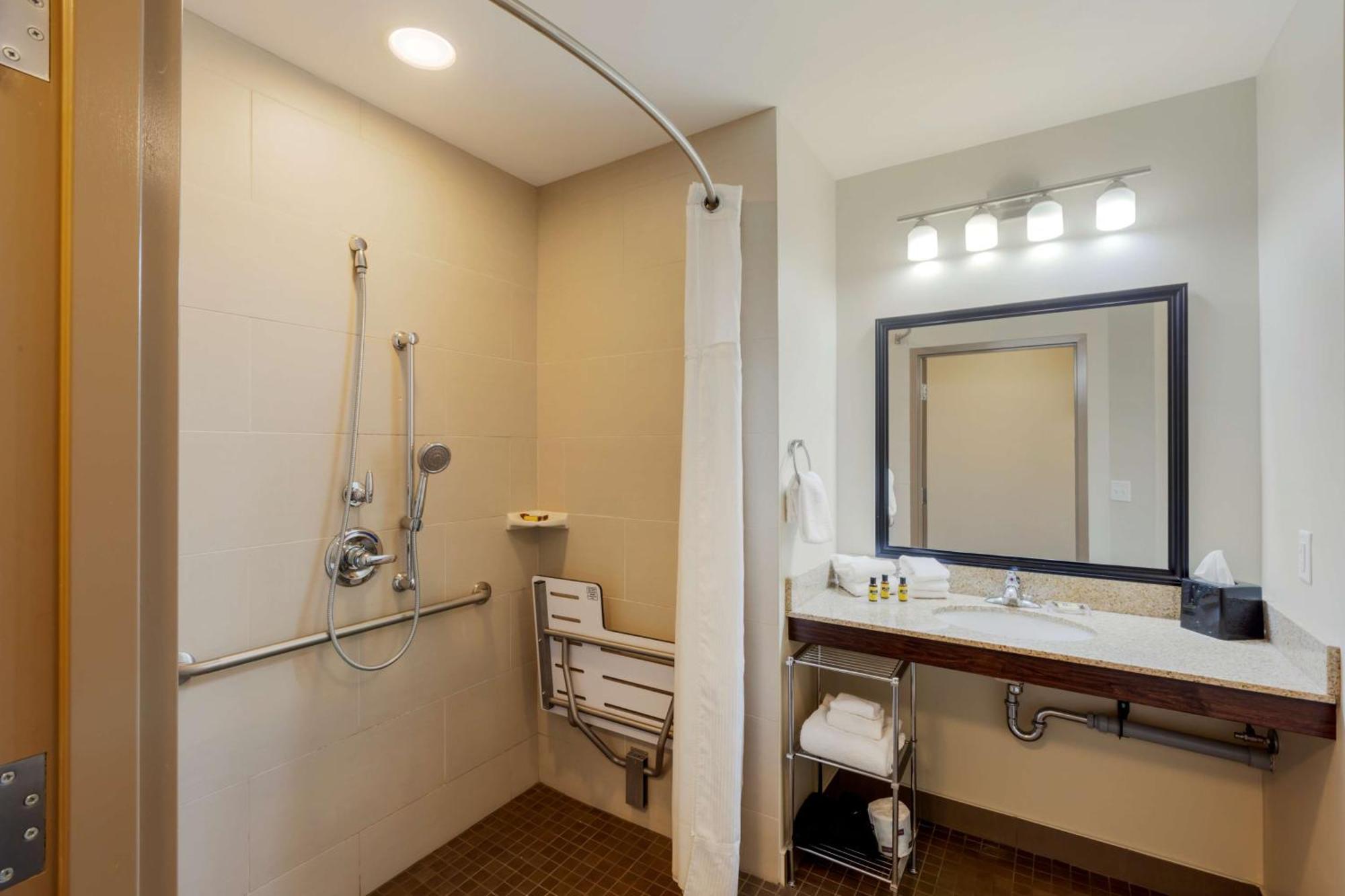 Best Western Plus Walkerton Hotel & Conference Centre Экстерьер фото