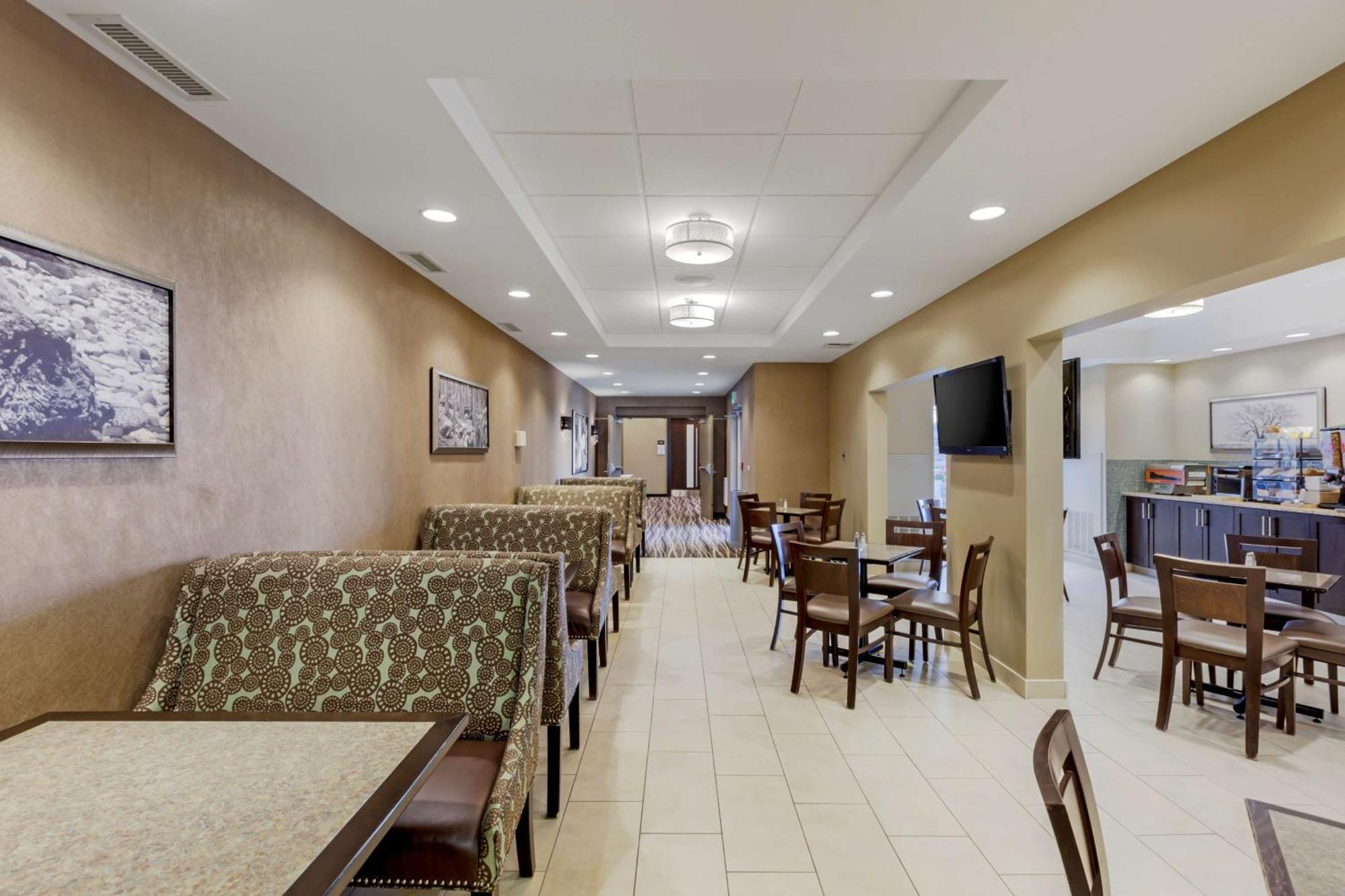 Best Western Plus Walkerton Hotel & Conference Centre Экстерьер фото